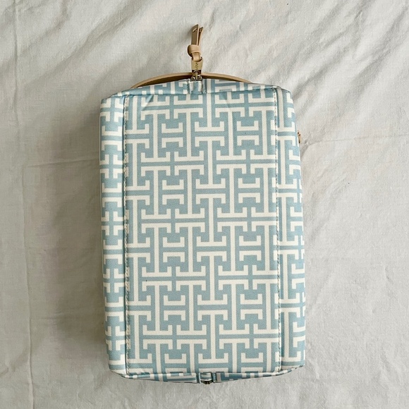 Mark & Graham X Spartina Sport Shoe Bag - Picture 2 of 13